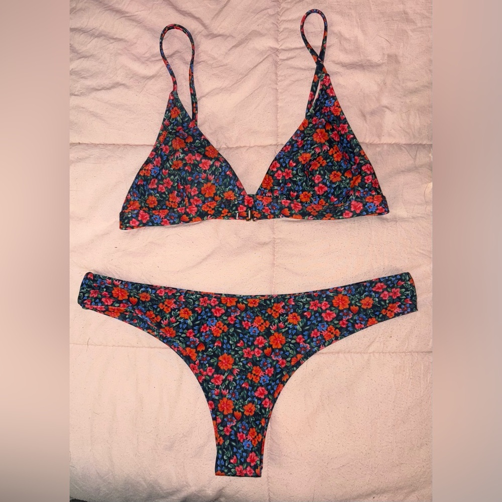 Kulani Kinis, basic bralette bikini top & cheeky bikini bottom, amor, Mtop Lbott